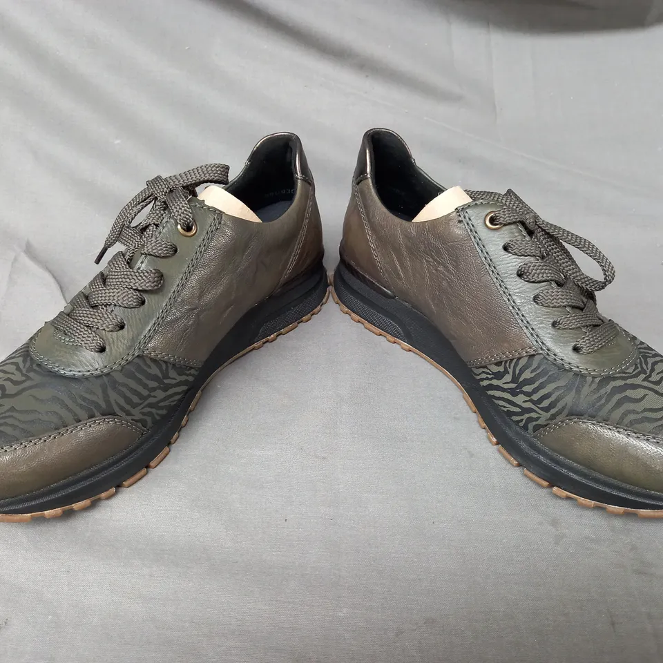 BOXED PAIR OF RIEKER LOW WEDGE TRAINERS IN FOREST SIZE 6.5