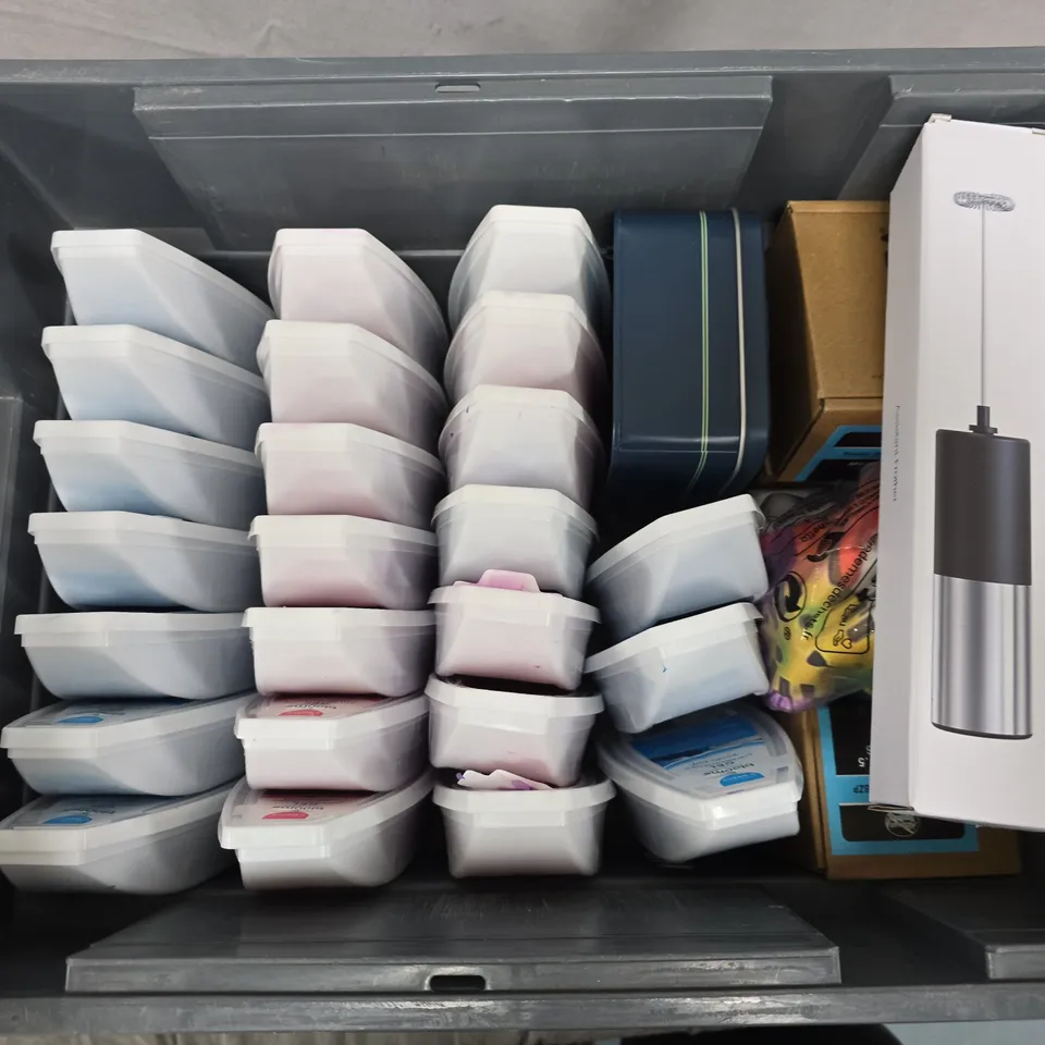 APPROXIMATELY 15 ASSORTED HOUSEHOLD ITEMS TO INCLUDE BLOOME GEL AIR FRESHENER, SHOE CLEANER, PROKURA REPAIR WASHERS, ETC