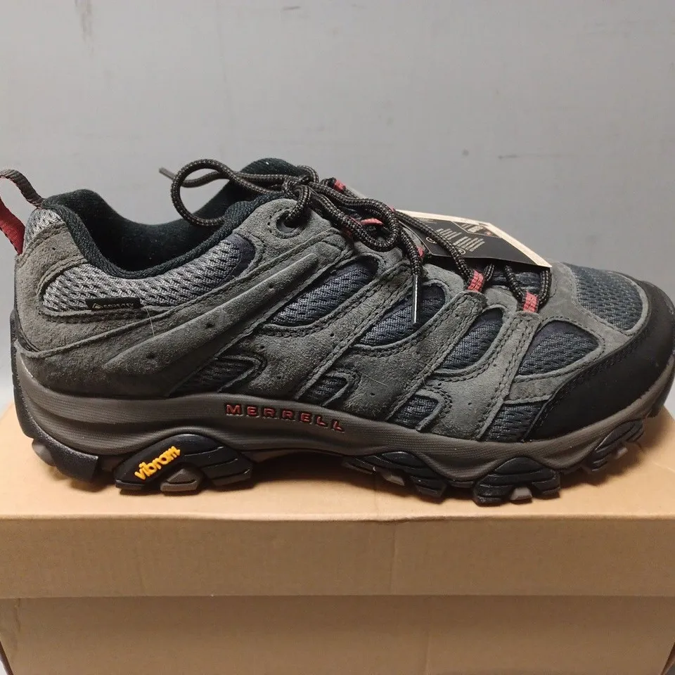 BOXED PAIR OF MERRELL MOAB 3 GTX BELUGA SHOES - UK SIZE 10