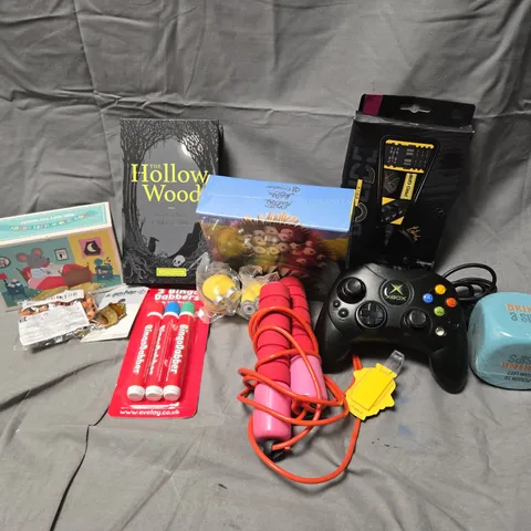APPROXIMATELY 15 ASSORTED TOYS & GAMES PRODUCTS TO INCLUDE TARGET VOID DARTS, XBOX ORIGINAL CONTROLLER, THE HOLLOW WOODS CARD GAME, ETC
