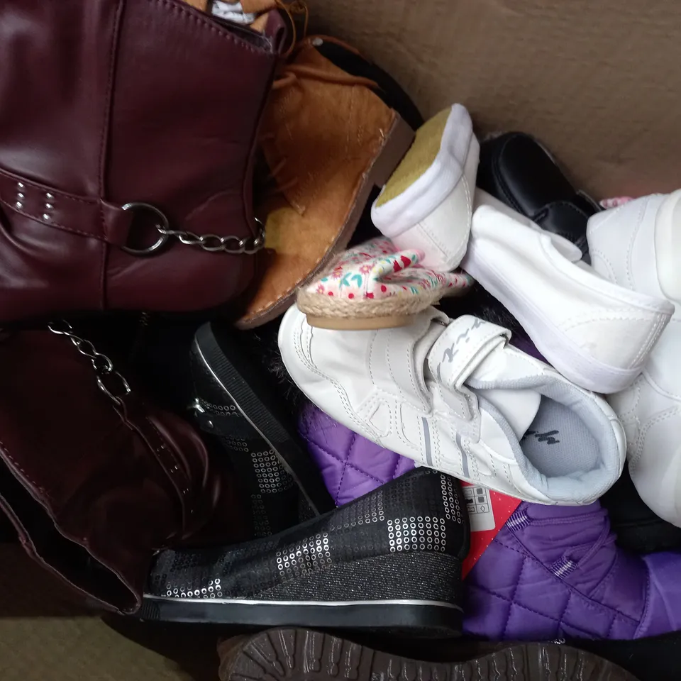 APPROXIMATELY 10 PAIRS OF ASSORTED KIDS SHOES IN VARIOUS STYLES AND SIZES