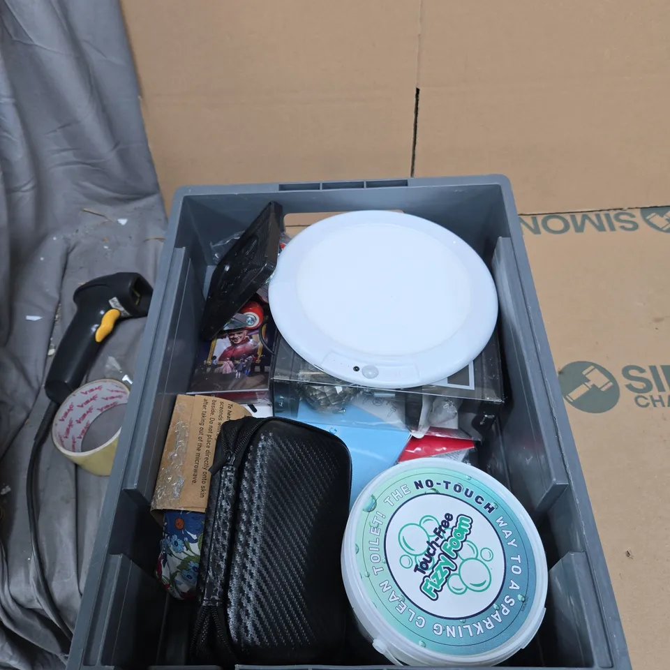 TOTE OF APPROXIMATELY 20 ASSORTED ITEMS TO INCLUDE: GRIP STRENGTH TESTER 