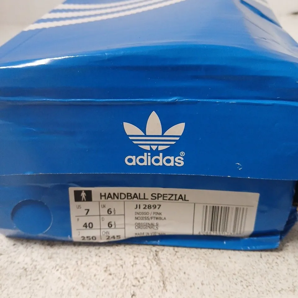 ADIDAS HANDBALL SPEZIAL SNEAKERS – BLUE/PINK, UK 6.5 (US 7) – BOXED
