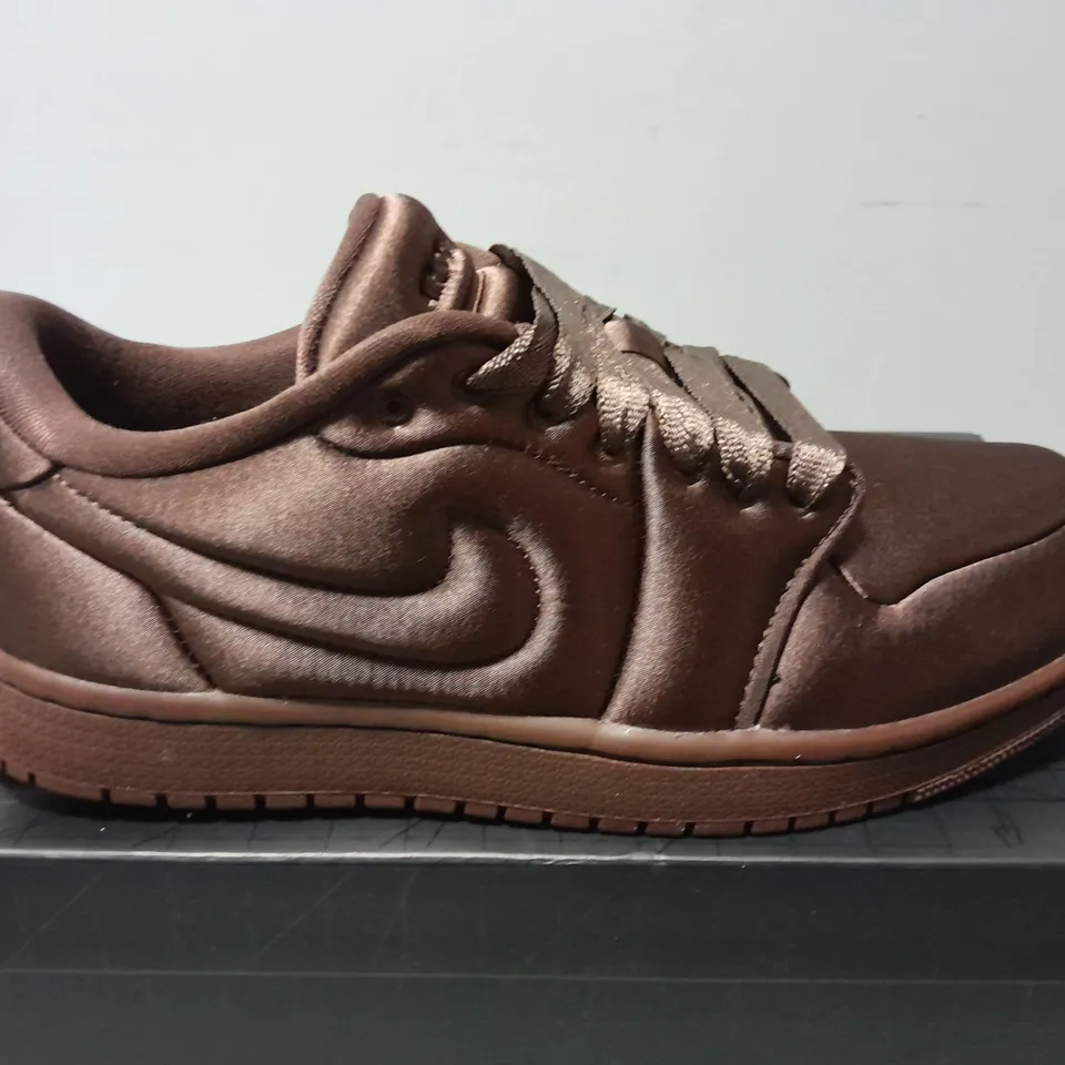 AIR JORDAN 1 LOW METHOD OF MAKE WOMEN'S SHOES IN SATIN EARTH - UK 6.5