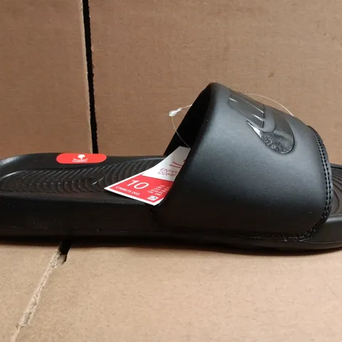 BOXED PAIR OF NIKE VICTORI ONE SLIDES IN BLACK SIZE UK 9