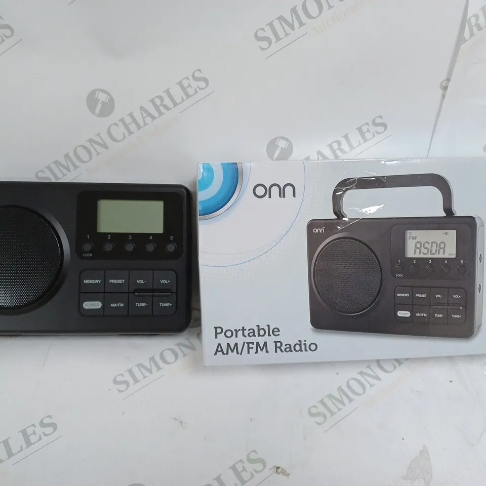 BOXED PORTABLE AM/FM RADIO IN BLACK