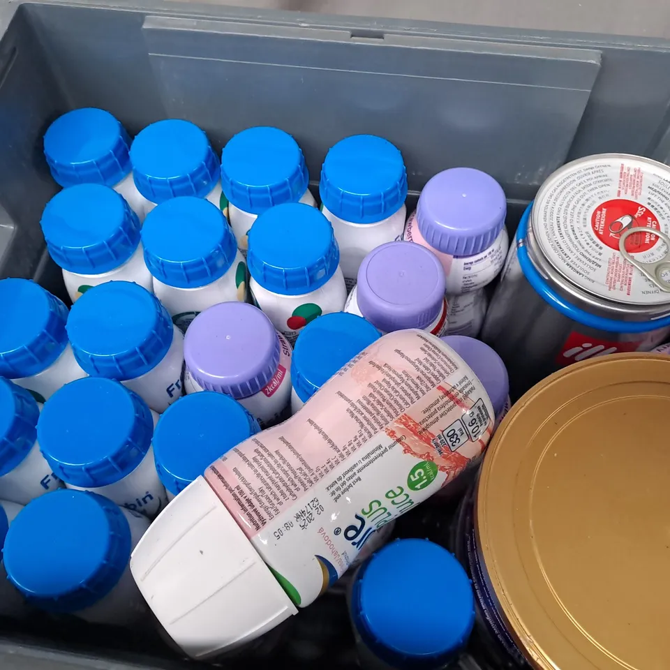 APPROXIMATELY 25 ASSORTED DRINK PRODUCTS TO INCLUDE ABBOTT PAEDIA SURE SHAKE, NUTRICIA FORTISIP, ILLY DECAFFEINATO COFFEE BEANS, ENSURE PLUS, FRESUBIN