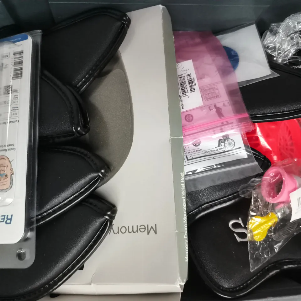 APPROXIMATELY 10 ASSORTED HOUSEHOLD ITEMS TO INCLUDE MINI LED LAMP, SILTAPE, ETC