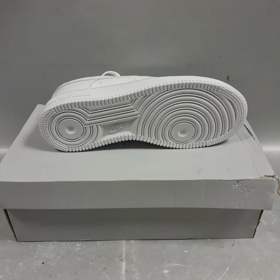 BOXED PAIR OF NIKE AIR FORCE 1 '07 TRAINERS IN WHITE - 7