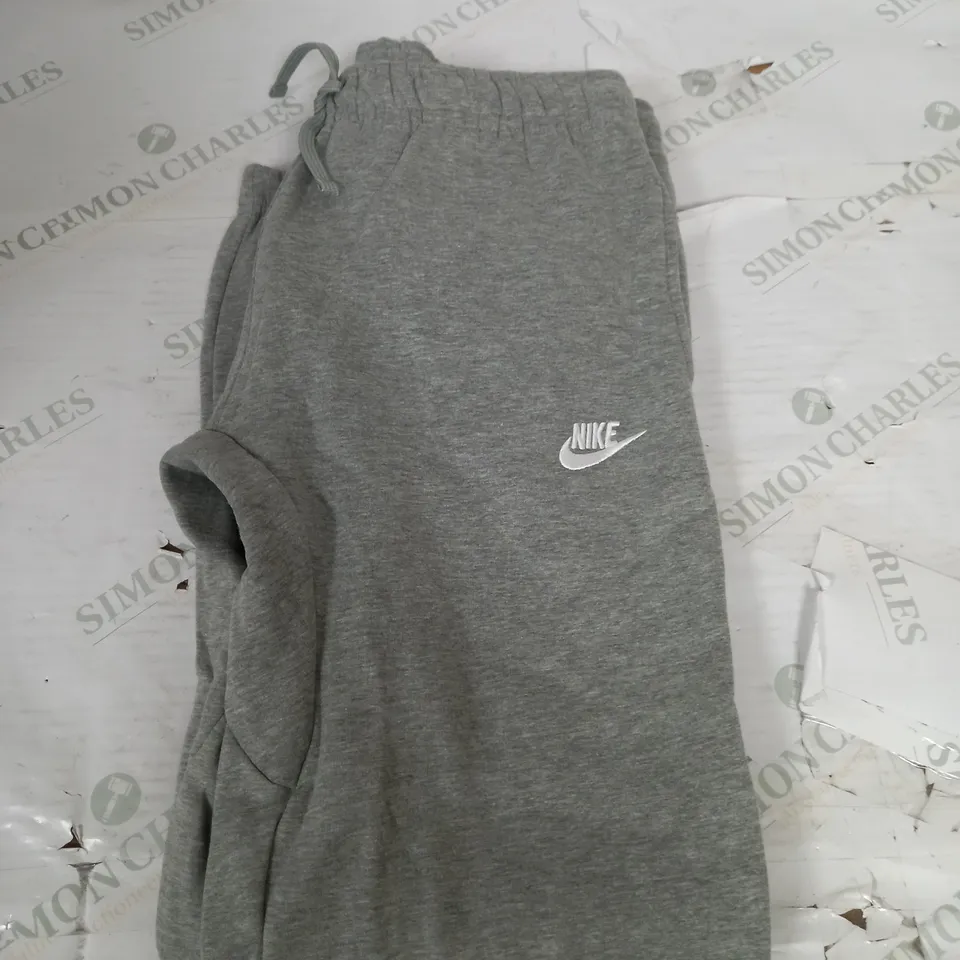 NIKE FLEECE TRACKSUIT BOTTOMS SIZE M