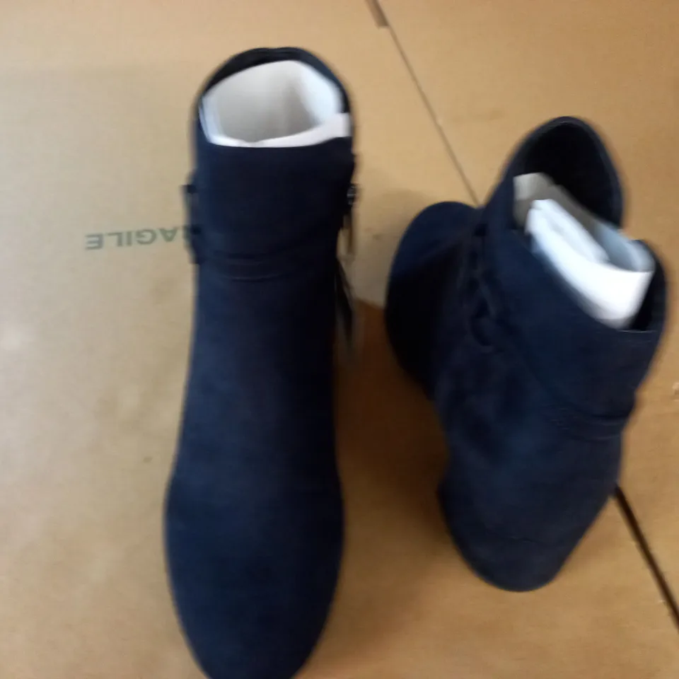 PAIR OF TAMARIS NAVY SIDE ZIP LADIES BOOTS - 39