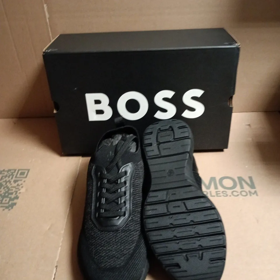 BOXED  BOSS TTNM EVO SNEAKERS - UK SIZE 9 