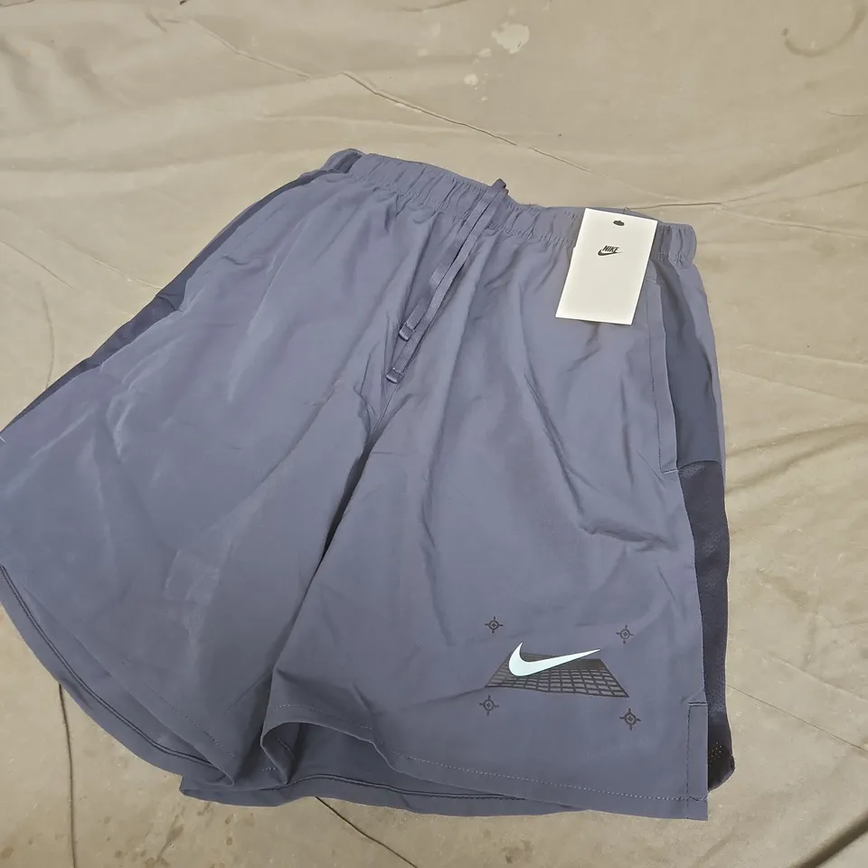 NIKE SPORTS SHORTS – SIZE S