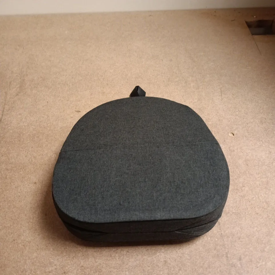 SONY BLACK HEADPHONES IN CASE