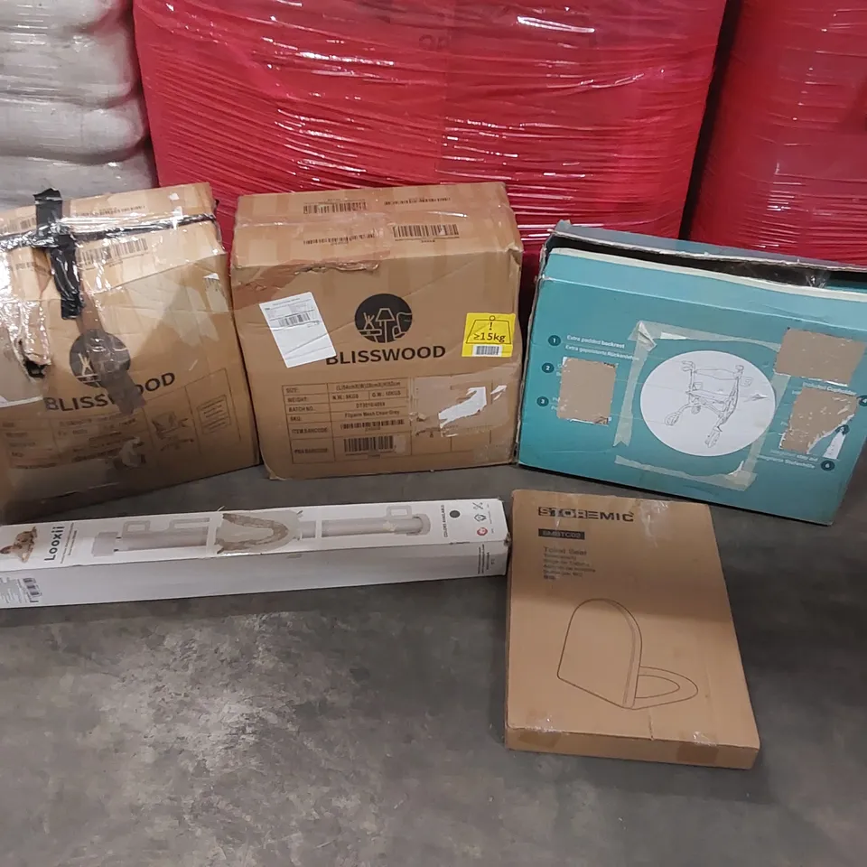 PALLET OF ASSORTED CONSUMER PRODUCTS TO INCLUDE: OFFICE CHAIRS, WHEELCHAIR, RETRACTABLE SAFETY GATE, TOILET SEAT ECT