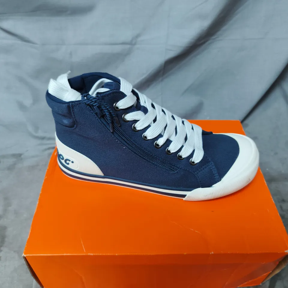 ROCKET DOG NAVY HIGH-TOP CANVAS SNEAKERS – UNBOXED UK SIZE 5