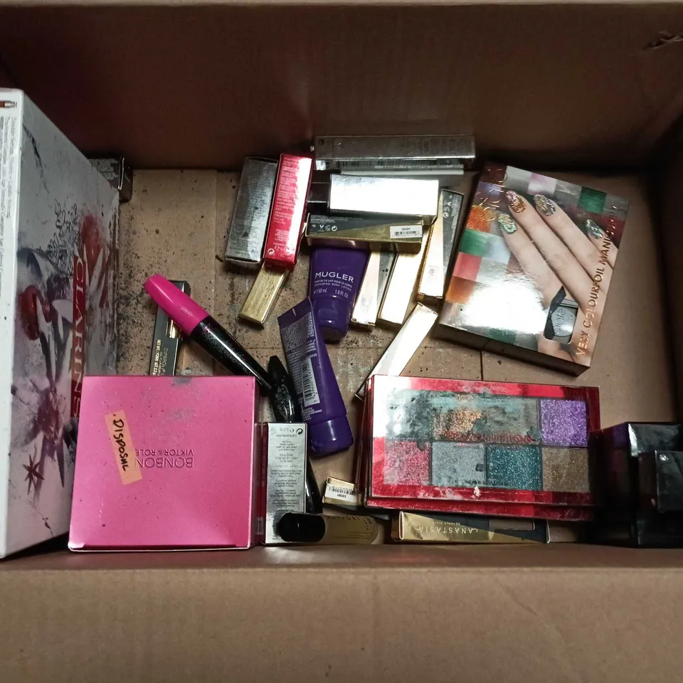 LOT OF ASSORTED FRAGRANCE AND BEAUTY ITEMS TO INCLUDE NINA RICCI, REVOLUTION AND CIATE