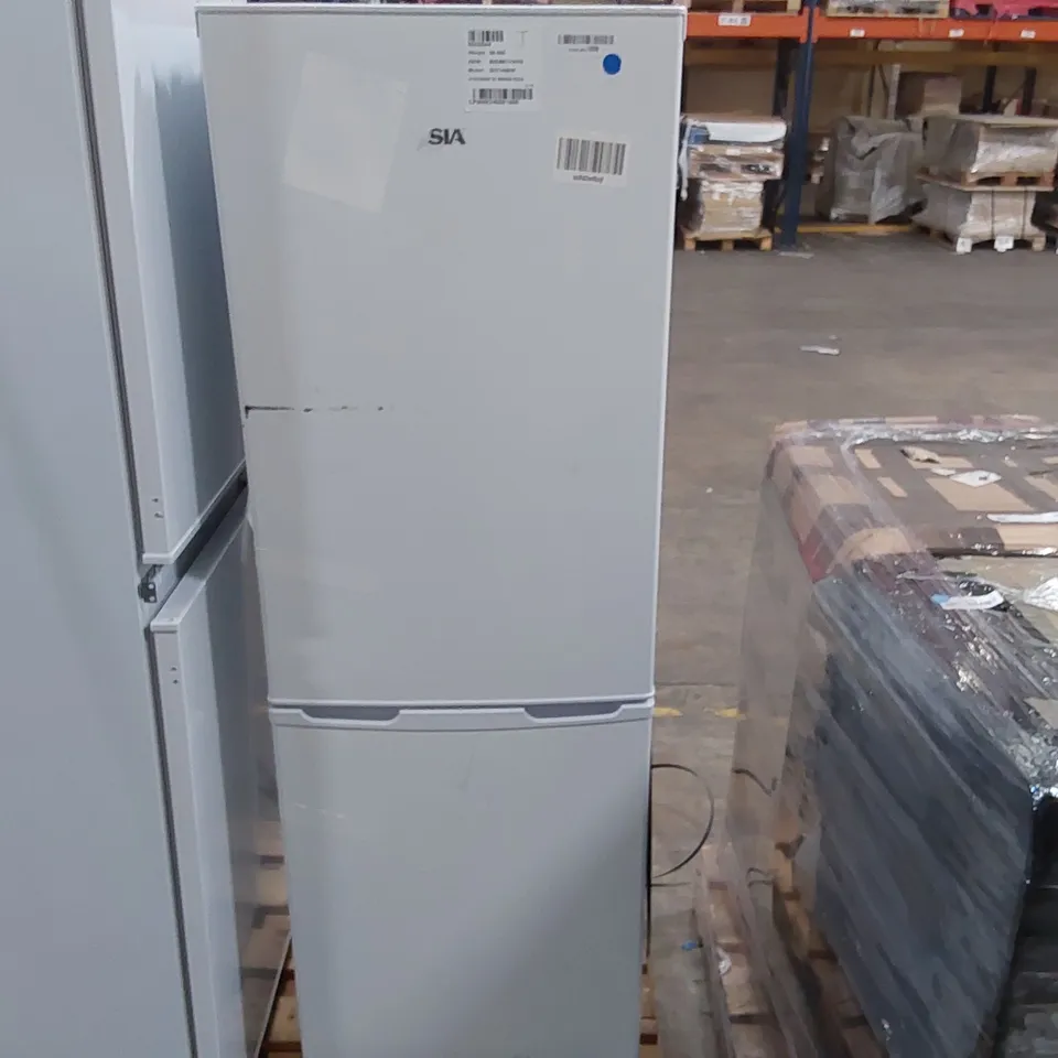 SIA SFF1490W 60/40 SPLIT FREESTANDING 153L COMBI FRIDGE FREEZER IN WHITE - UNPROCESSED RAW RETURN