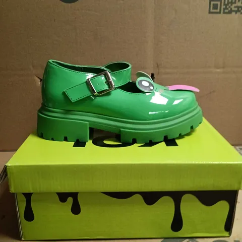 KOI KIDZ LIL TIRA CHEEKY FROG MARY JANE SHOES GREEN SIZE 1
