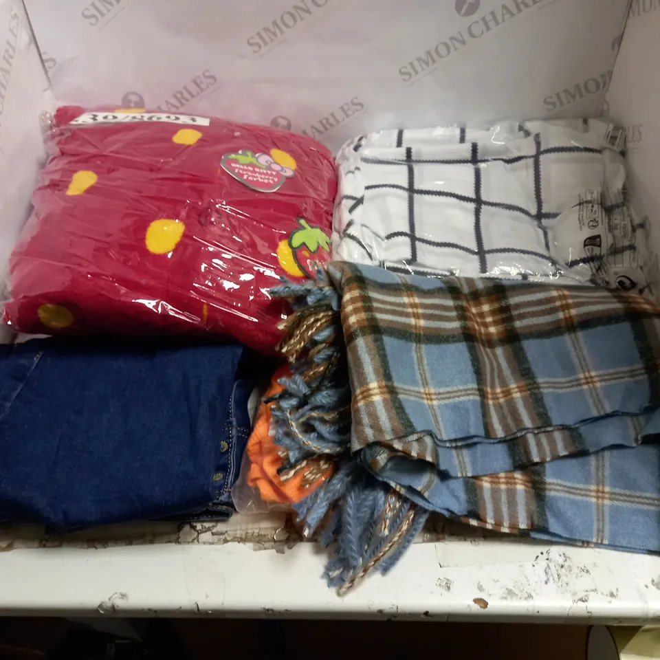 LOT OF APPROX 15 ASSORTED CLOTHES TO INCLUDE SCARF, JEANS, ONSIE ETC