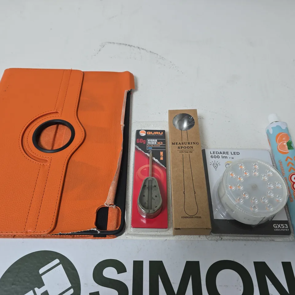 APPROXIMATELY 15 ASSORTED HOUSEHOLD PRODUCTS TO INCLUDE – ORANGE TABLET CASE, MEASURING SPOON AND LED LIGHT KIT
