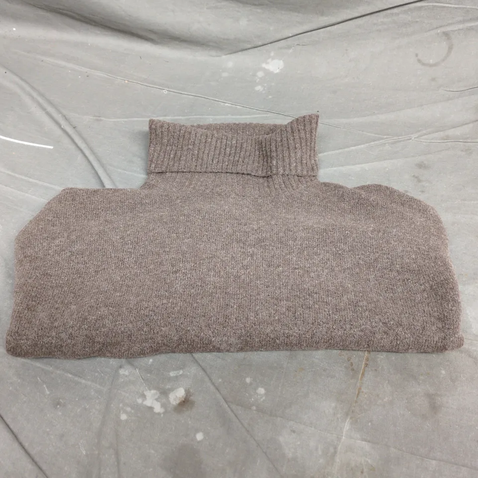 PULL&BEAR BROWN KNITTED TURTLENECK SWEATER – SIZE M