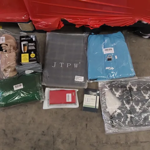 PALLET OF ASSORTED ITEMS INCLUDING: LAUNDRY BASKET, DOG BACKPACK, WATER FILTER, FELT CHRISTMAS TREE, SLIPPERS, WOMEN'S PYJAMAS, 2021 DIARY, PHONE CASE