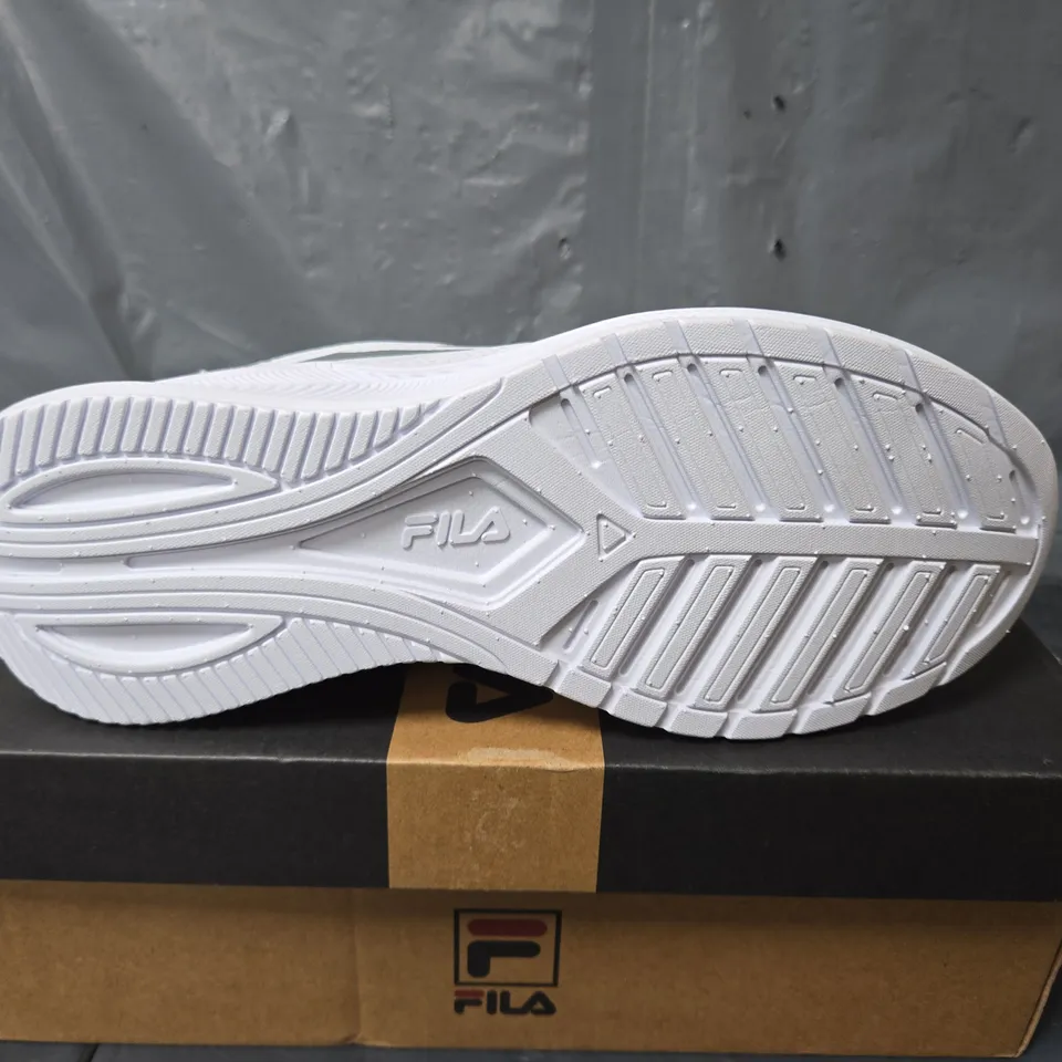 BOXED PAIR OF FILA MEMORY TREXLER WHITES TRAINERS - MENS 7