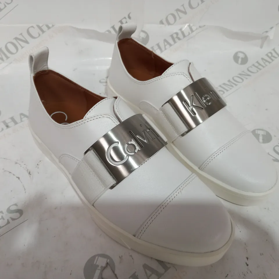 WHITE CALVIN KLEIN LOW SHOES WITH METAL DETAIL - SIZE 2
