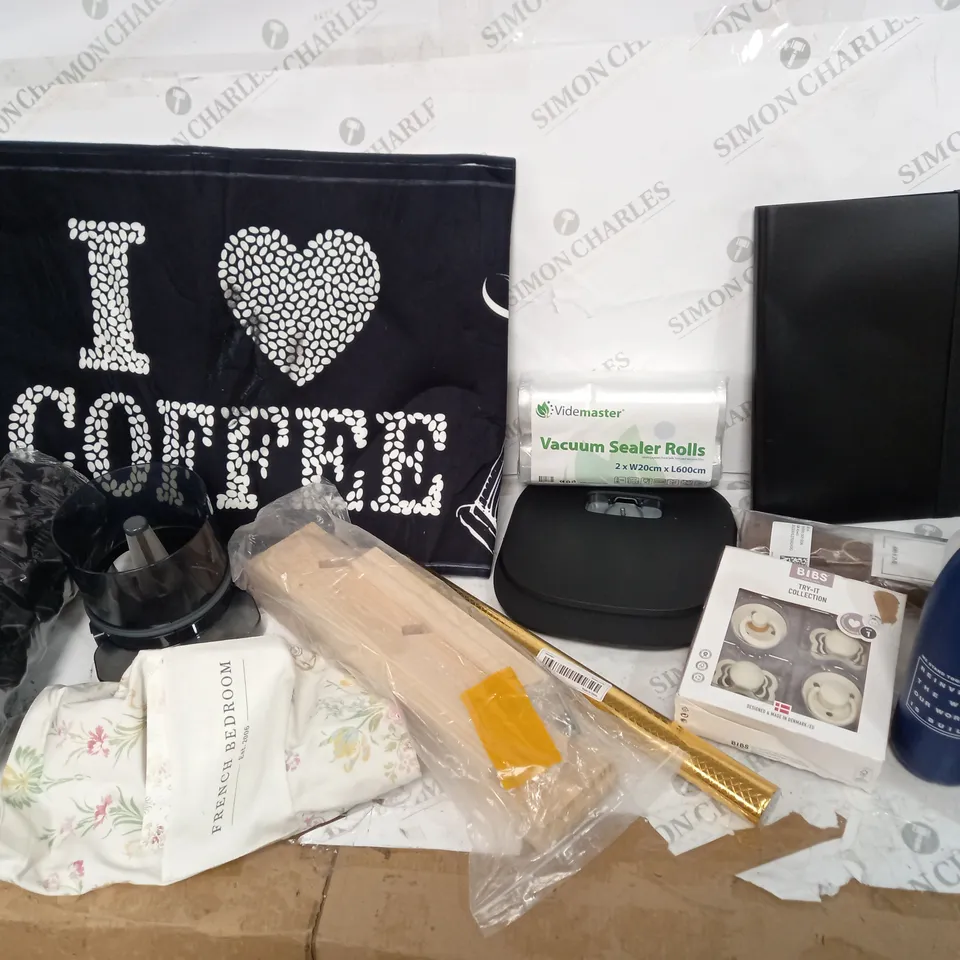 BOX OF ASSORTED ITEMSTO INCLUDE: 50FT EXTENDABLE HOSE, BOTTLES, VACUUM SEALER ROLLS, SPRAY BOTTLE, TV STANDBASE ETC 