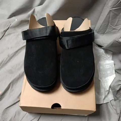 UGG Women's Goldenstar Clog β UK 7.5, Black (US 9.5, EU 40.5) β Boxed
