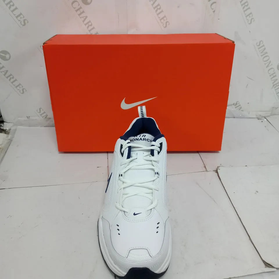 BOXED PAIR OF NIKE AIR MONARCH IV WHITE UK 11 