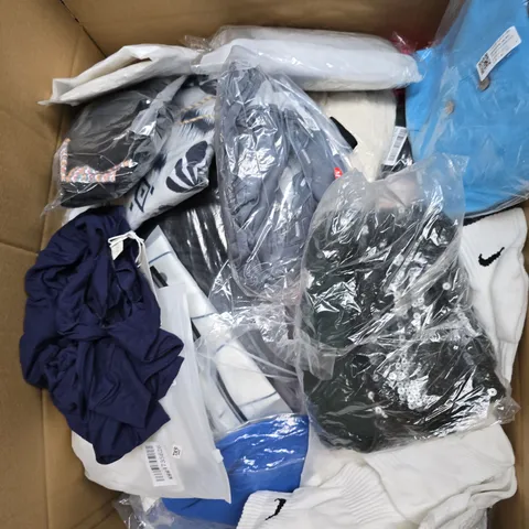APPROX 20 ASSORTED CLOTHING ITEMS TO INCLUDE T-SHIRTS, DRESSES, SHORTS ETC