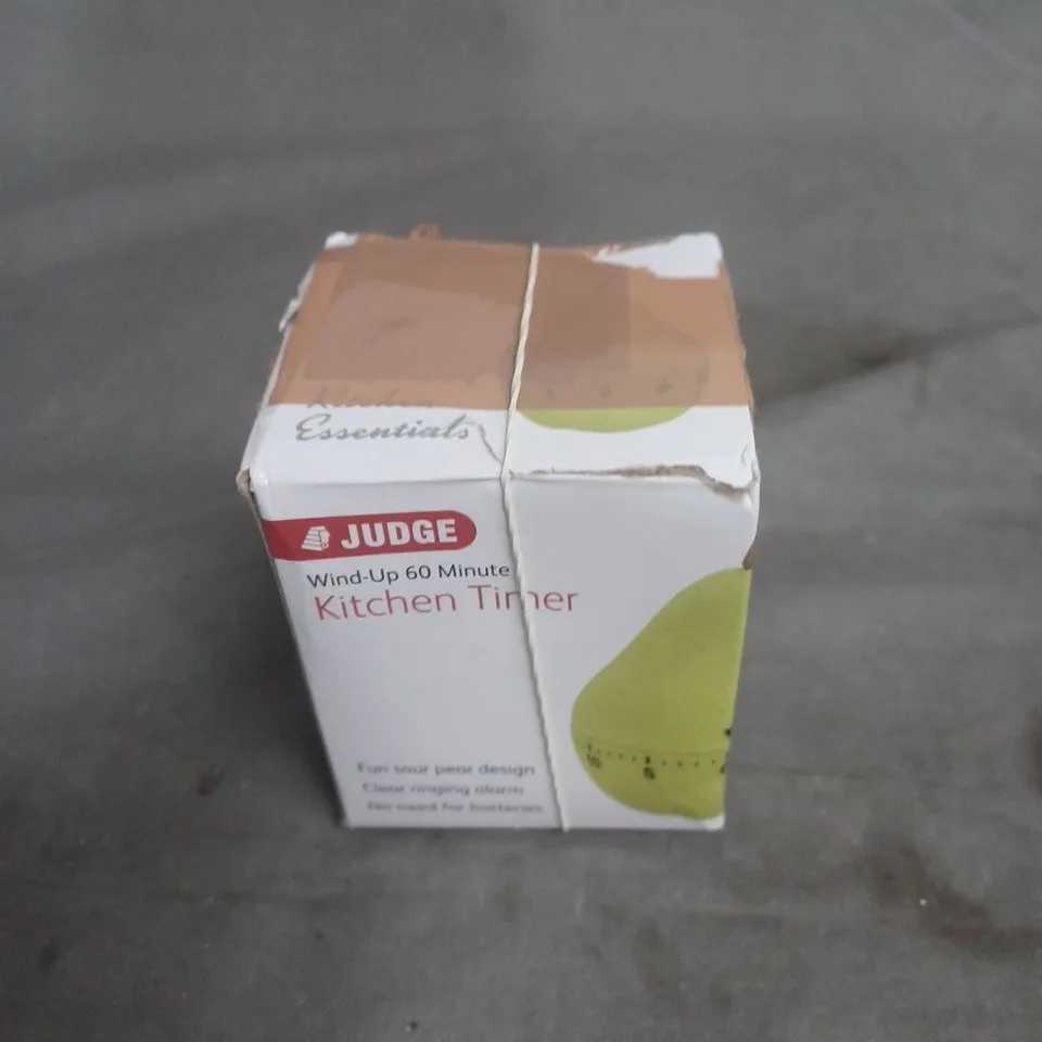 APPROXIMATELY 20 ASSORTED HOUSEHOLD ITEMS INCLUDING BLU TACK , KITCHEN TIMER AND RADIATOR VALVE