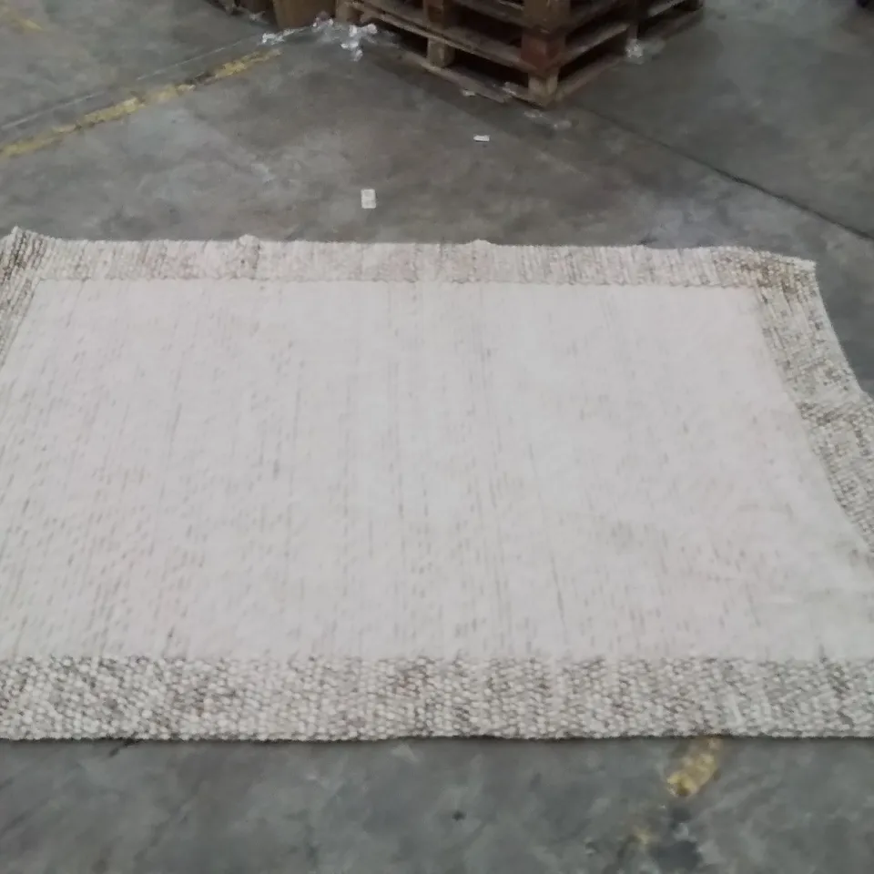 QUALITY DESIGNER AREA RUG - APPROXIMATELY 250X160CM