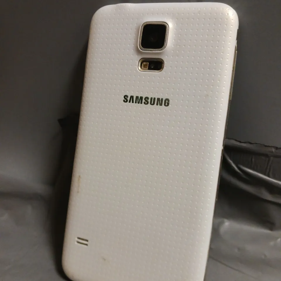 SAMSUNG MOBILE PHONE IN WHITE