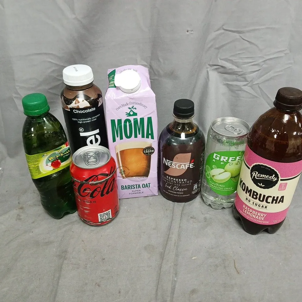 APPROXIMATELY 12 ASSORTED DRINKS TO INCLUDE REMEDY KOMBUCHA, RASPBERRY & LEMONADE, DPM GREEN APPLE, HUEL CHOCOLATE, ETC - COLLECTION ONLY