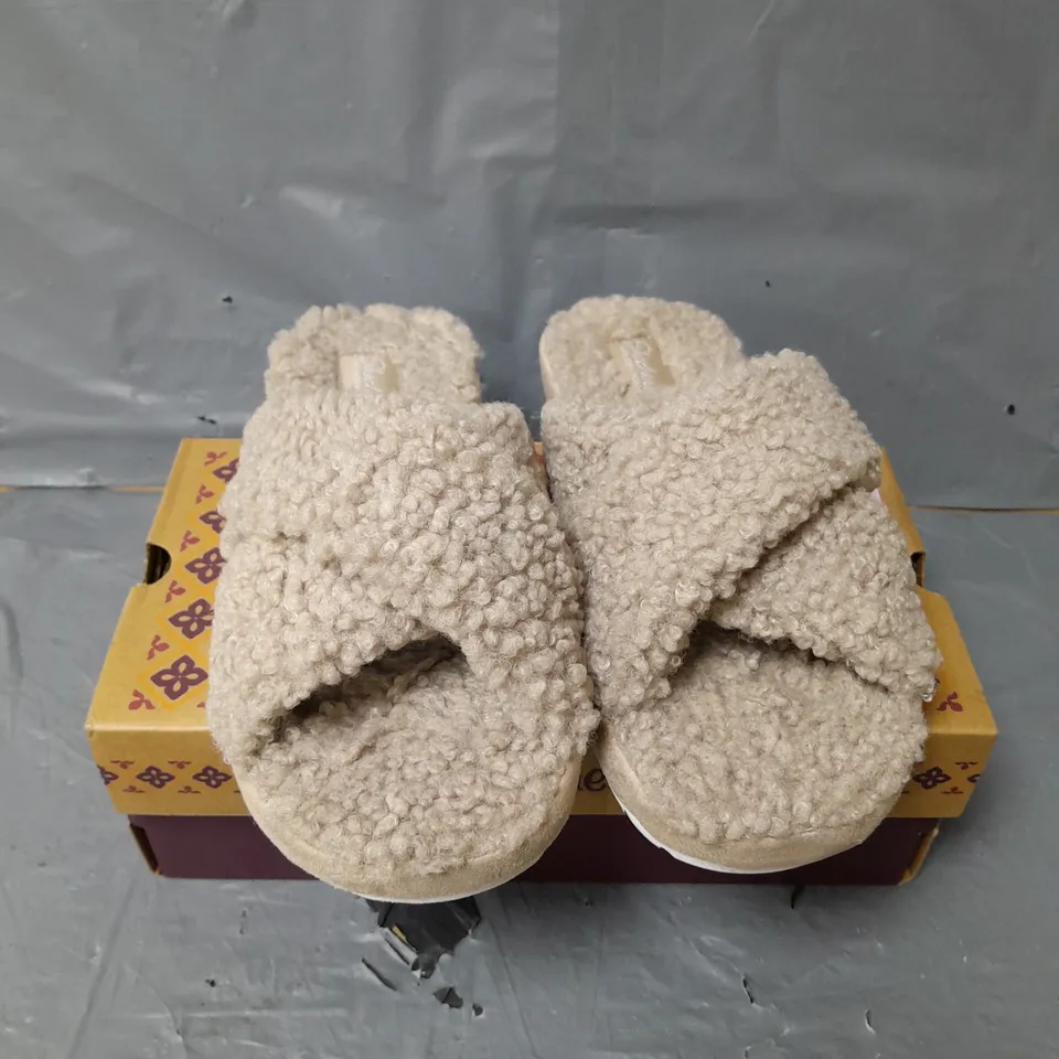 SKECHERS COZY SLIDE SLIPPERS - TAUPE - SIZE 7