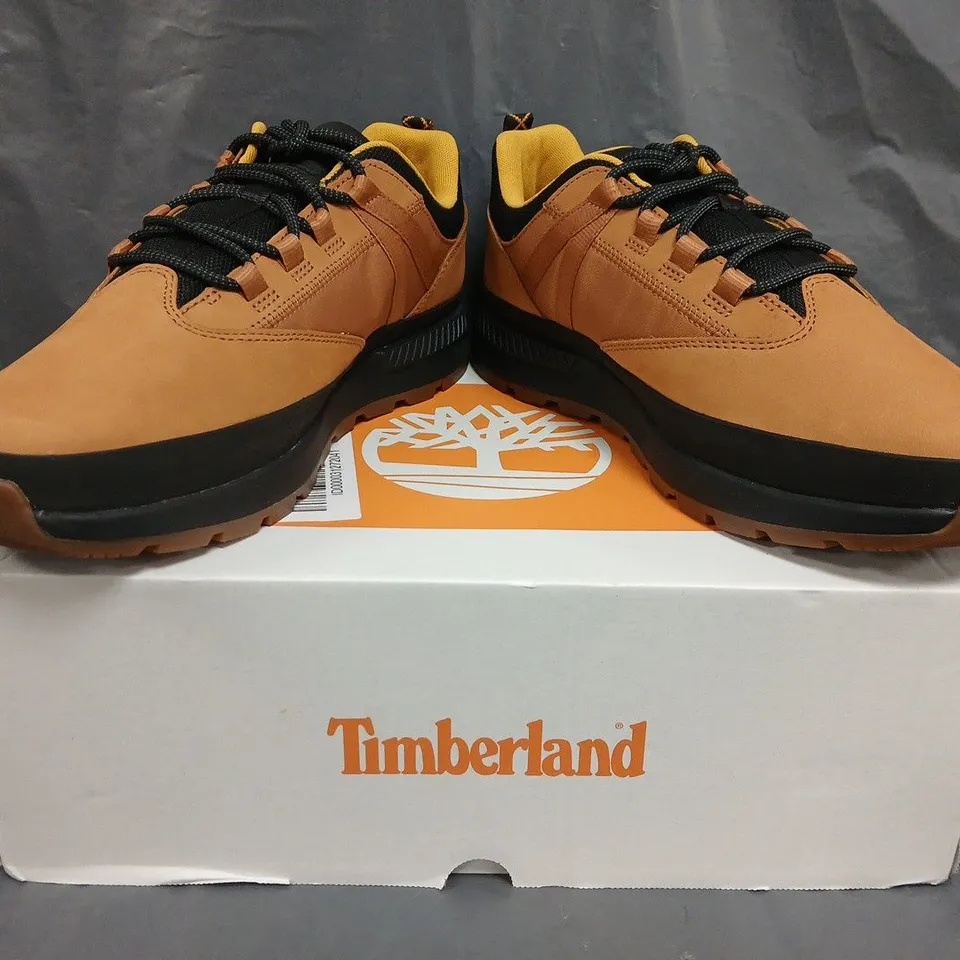 BOXED PAIR OF TIMBERLAND EURO TREKKER LOW LACE SNEAKERS IN WHEAT SIZE UK 11.5