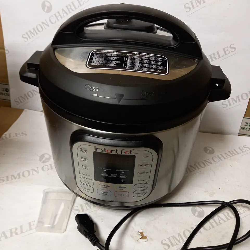 INSTANT POT DUO MULTI-USE PRESSURE COOKER