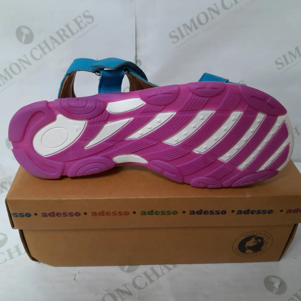 ADESSO LEATHER STRAP RUBBER SOLE WALKING SANDAL IN BLUE AND PINK SIZE 7
