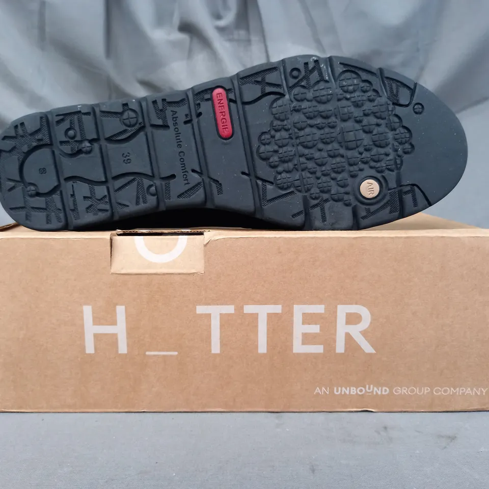 BOXED PAIR OF HOTTER SHOES IN BLACK UK SIZE 6