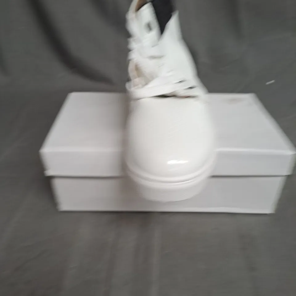 BOXED LOT OF APPROX. 14 PAIRS OF LADIES SHOES. VARIOUS SIZES, STYLES AND COLOURS