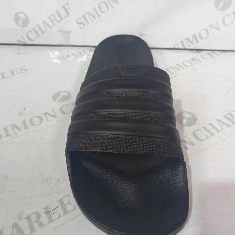 BOXED PAIR OF ADIDAS ADILETTE SHOWER SLIDERS IN BLACK UK SIZE 11