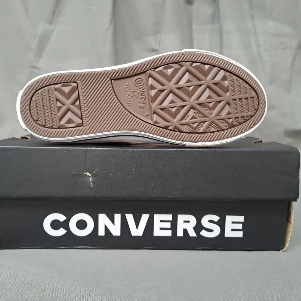 BOXED PAIR OF CONVERSE KIDS SHOES UK SIZE 12