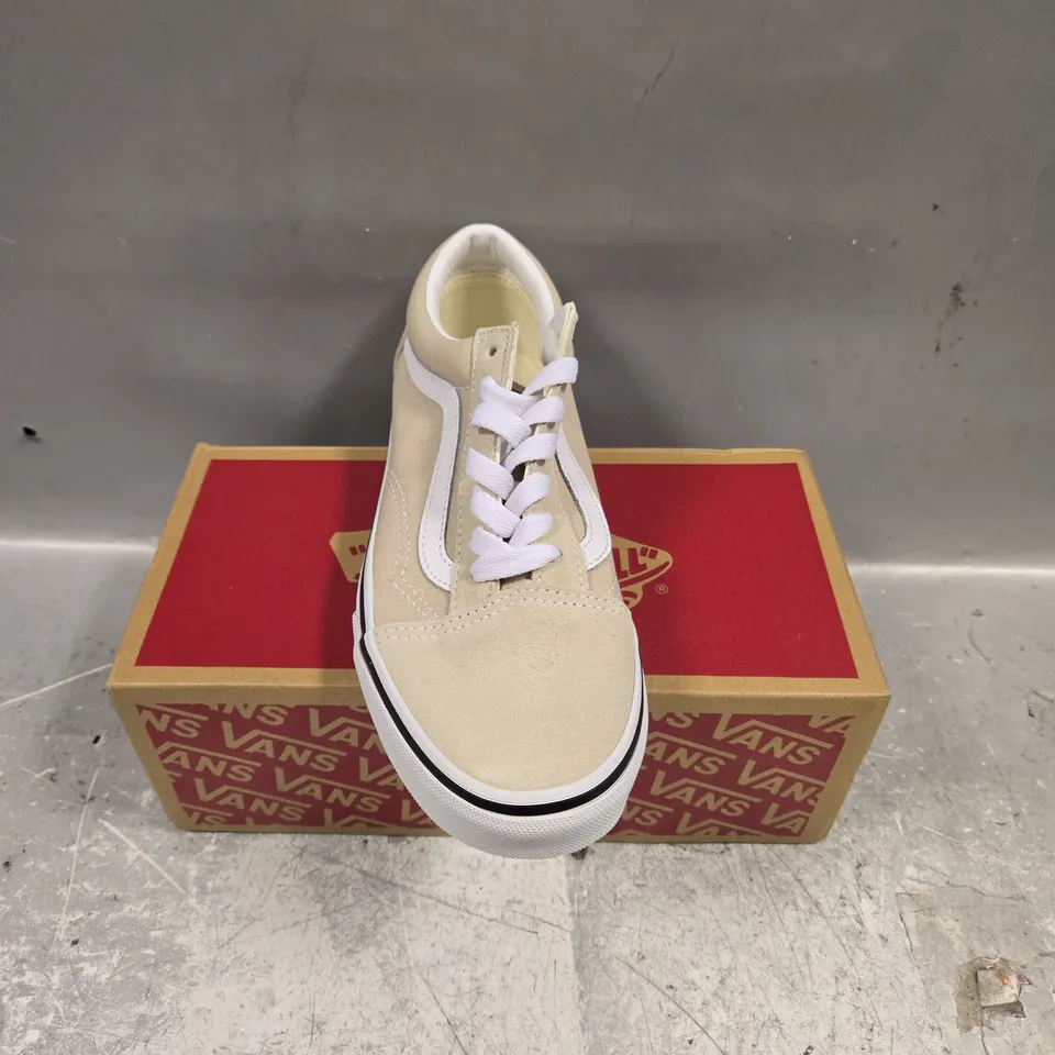 BOXED PAIR OF VANS OLD SKOOL COLOUR THEORY TRAINERS - 4