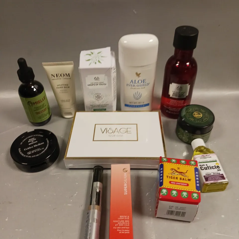 APPROXIMATELY 20 ASSORTED HEALTH & BEAUTY PRODUCTS TO INCLUDE CUTICLE OIL, TIGER BALM, NEOM HAND BALM ETC 