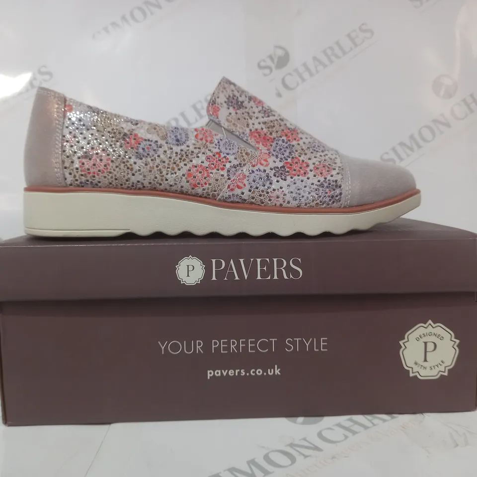 BOXED PAIR OF PAVERS SLIP-ON SHOES IN FLORAL PRINT UK SIZE 6