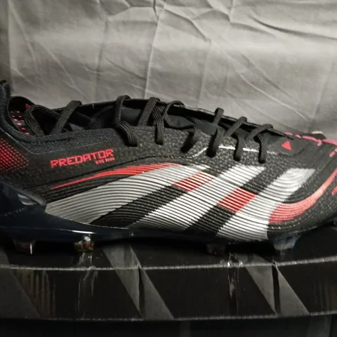 BOXED PAIR OF ADIDAS PREDATOR FOOTBALL BOOTS – UK SIZE 8.5