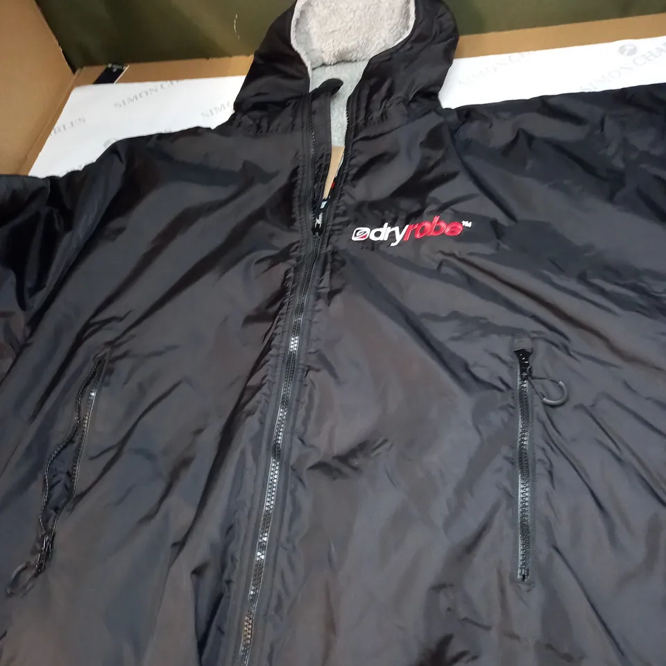 DRY ROBE ADULT SHORT SLEEVE COAT SIZE UNSPECIFIED
